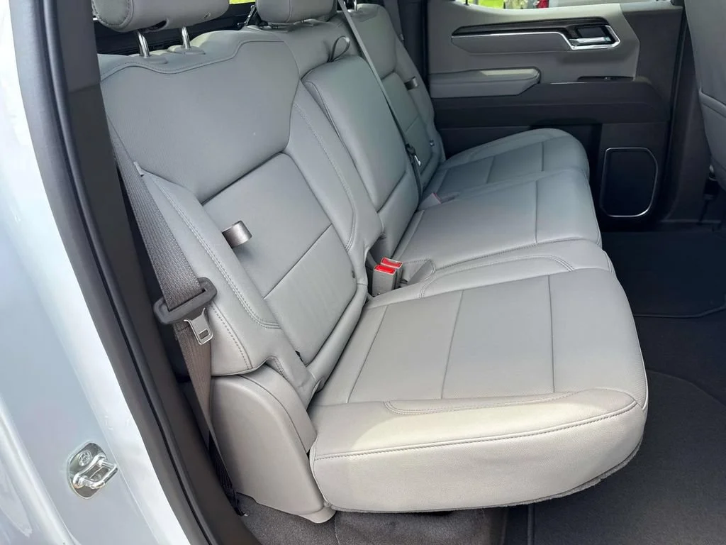 2026 GMC Sierra 1500 SLT - Photo 18