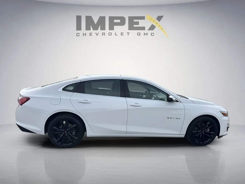 Used 2024 Summit White Chevrolet 1LT image 6