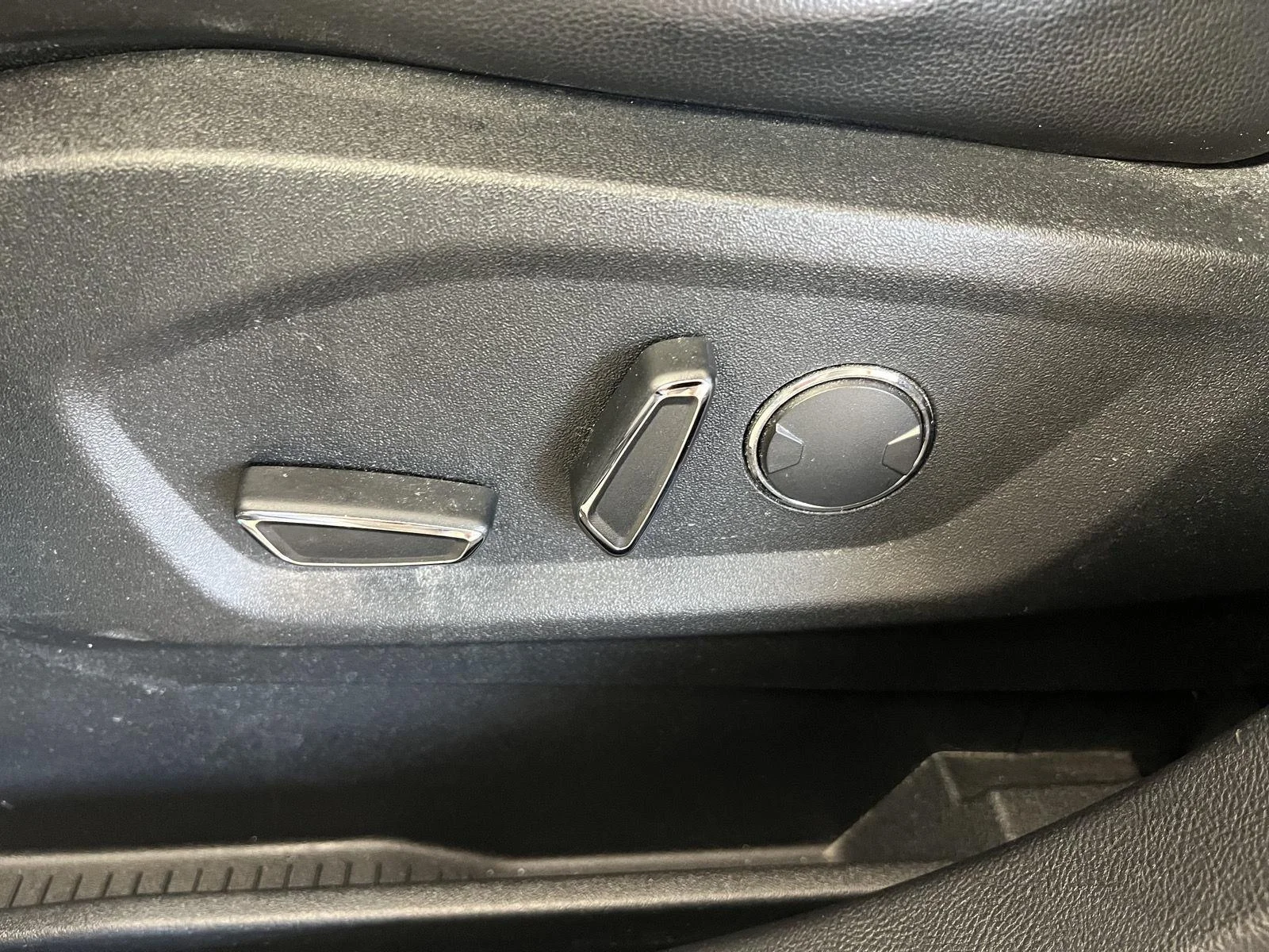 Used 2018 Shadow Black Ford Titanium image 12