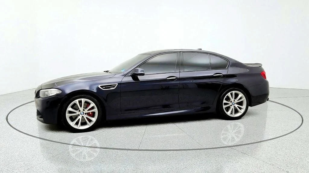 Used 2015 Azurite Black Metallic BMW 4dr Sdn 550i xDrive M Sport w/ Executive & Luxury Seating Pkgs image 8