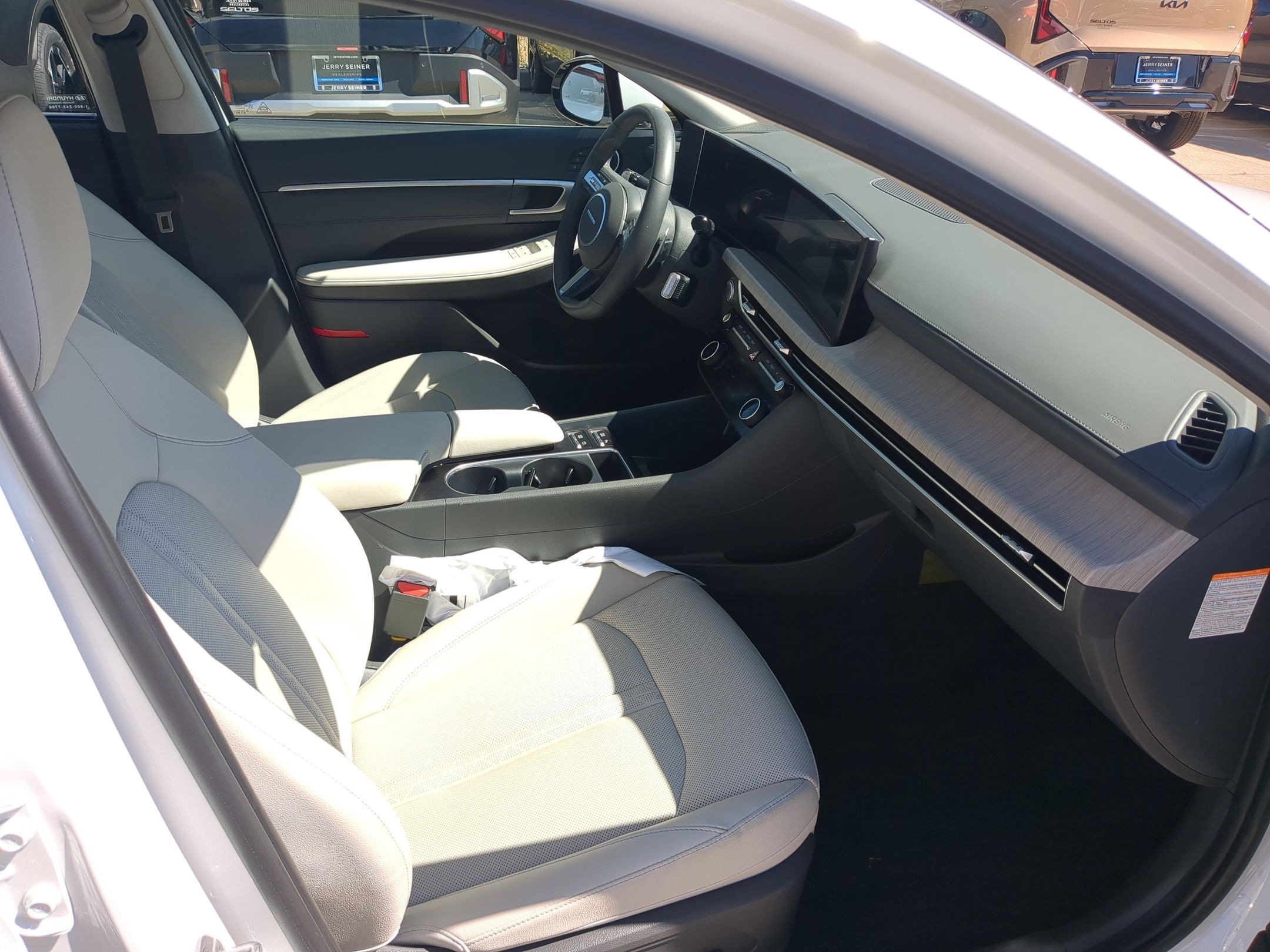 Certified Used 2025 Serenity White Hyundai Limited image 30