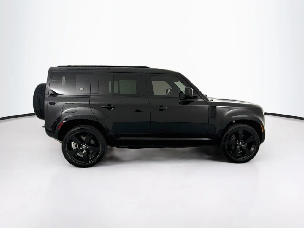 Certified Used 2024 Black Land Rover X-Dynamic SE image 4