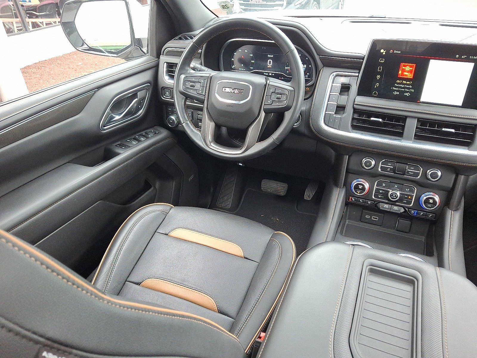 2023 GMC Yukon AT4 - Photo 10