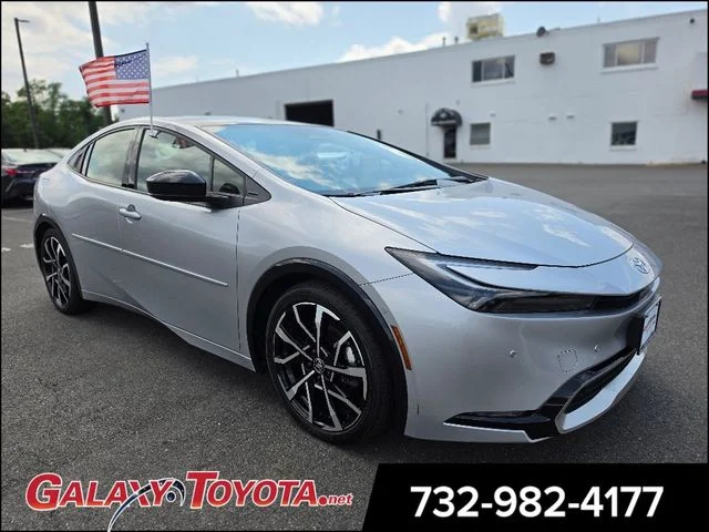 Used 2024  Toyota XSE Premium image 1
