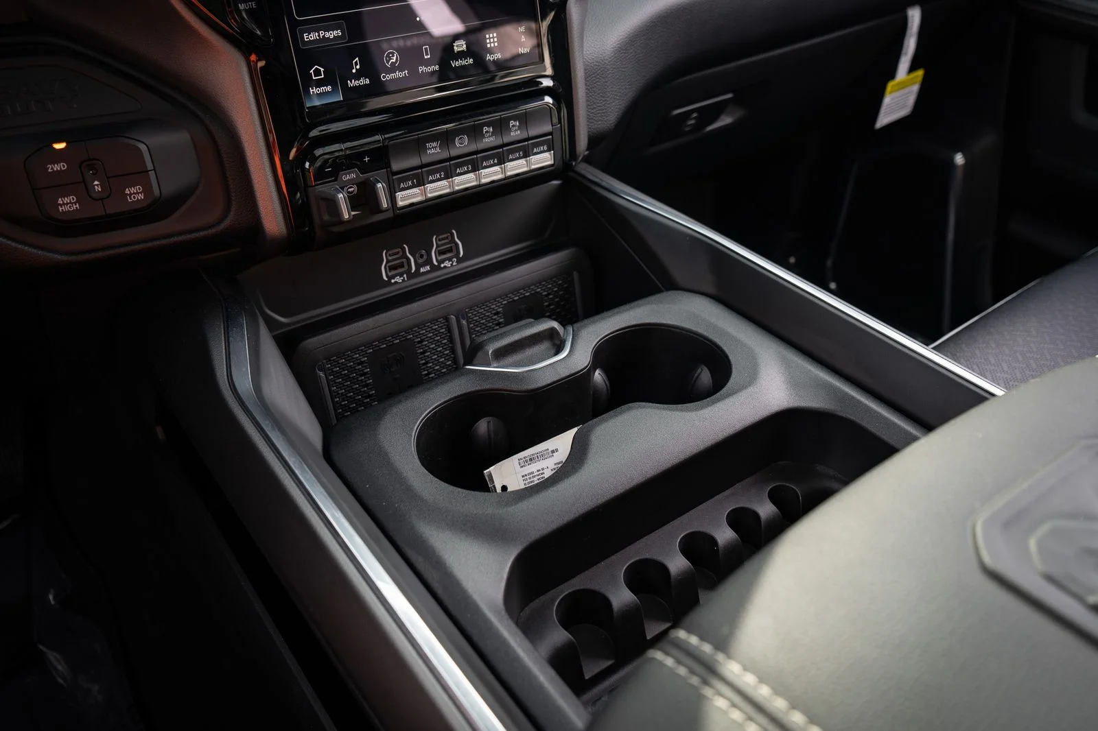 New 2026 Diamond Black Crystal Pearl-Coat Exterior Paint RAM Laramie with Black Widow Package image 45