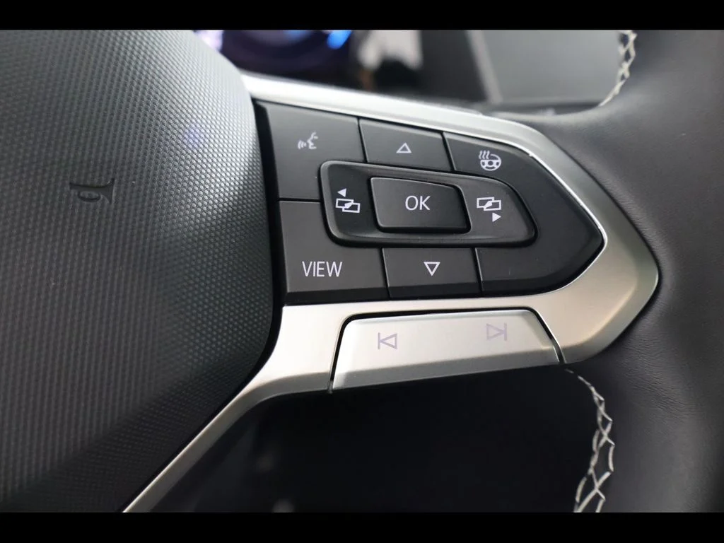 New 2026 Black Volkswagen 2.0T SE w/Technology image 22