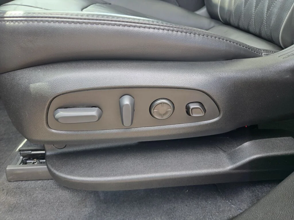Used 2023 Gray Buick Avenir image 18