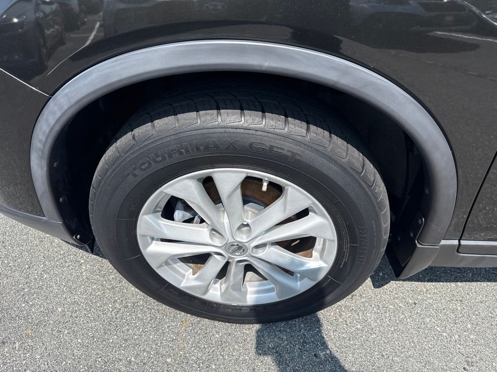 Used 2014 Black Nissan SV image 9