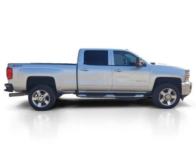 Used 2018 SILVER ICE METALLIC Chevrolet LT image 8