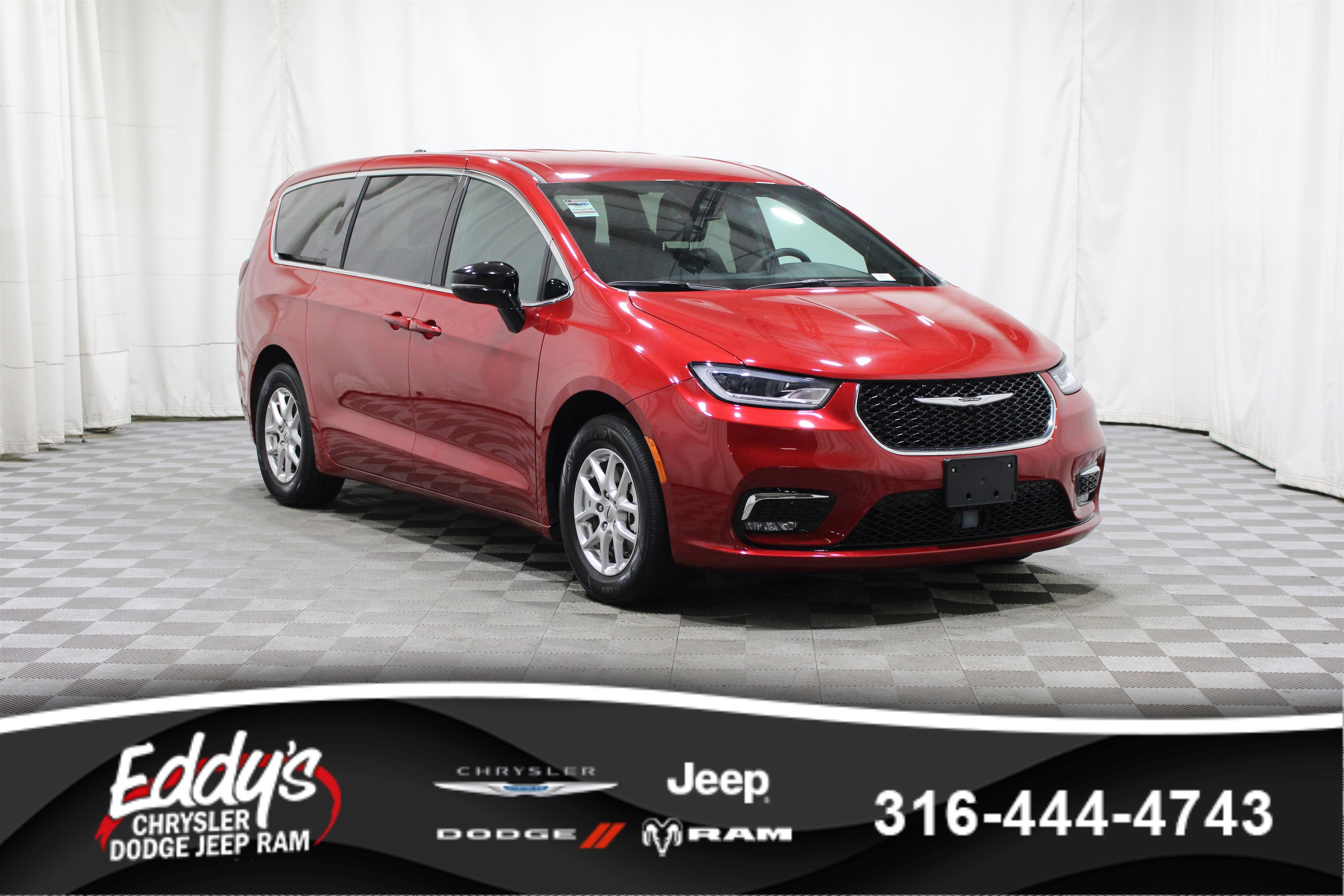 2025 Chrysler Pacifica Select's photo