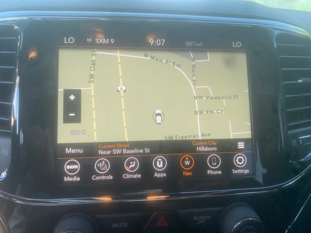 Used 2022 Diamond Black Crystal Pearlcoat Jeep Limited image 18