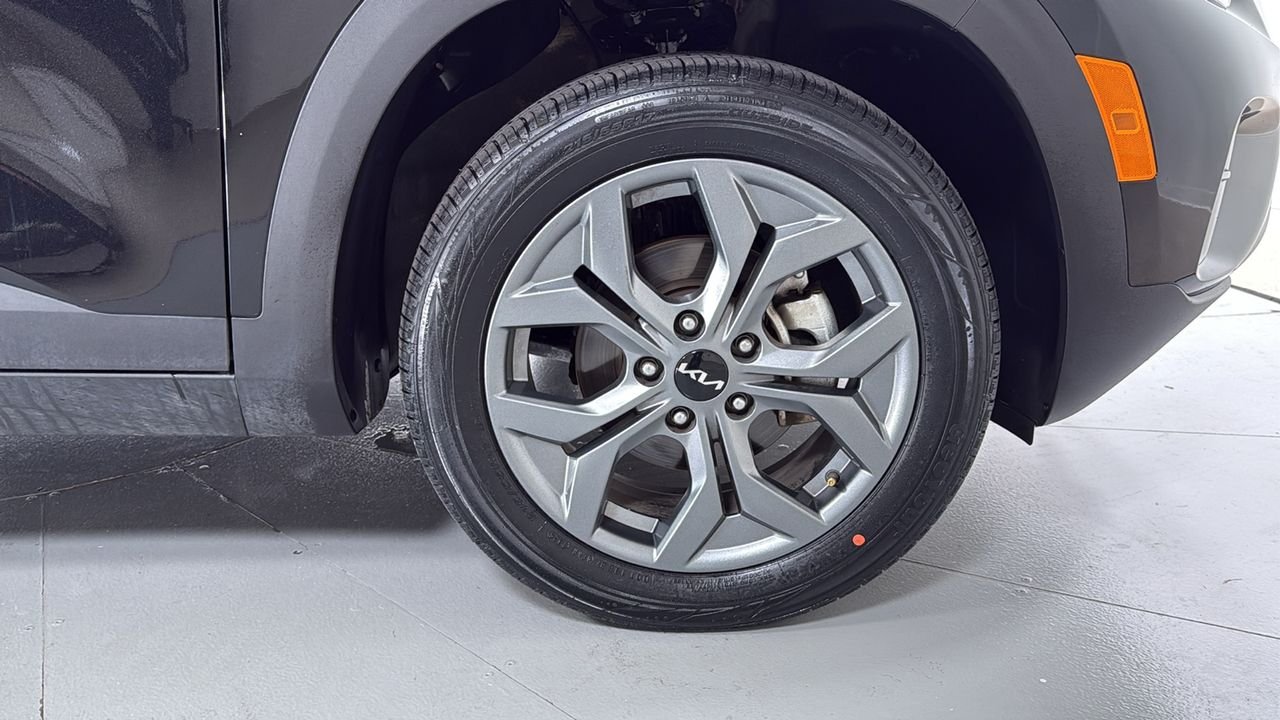 Used 2026 Black Kia LX image 21