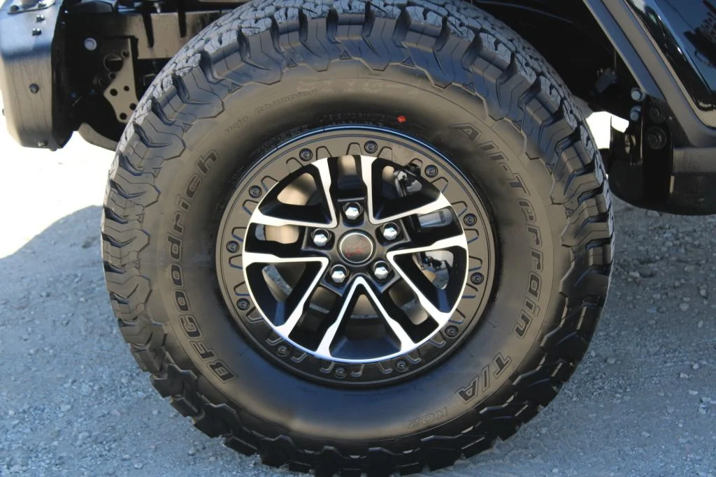 New 2026 Black Clear-Coat Exterior Paint Jeep Rubicon X image 8
