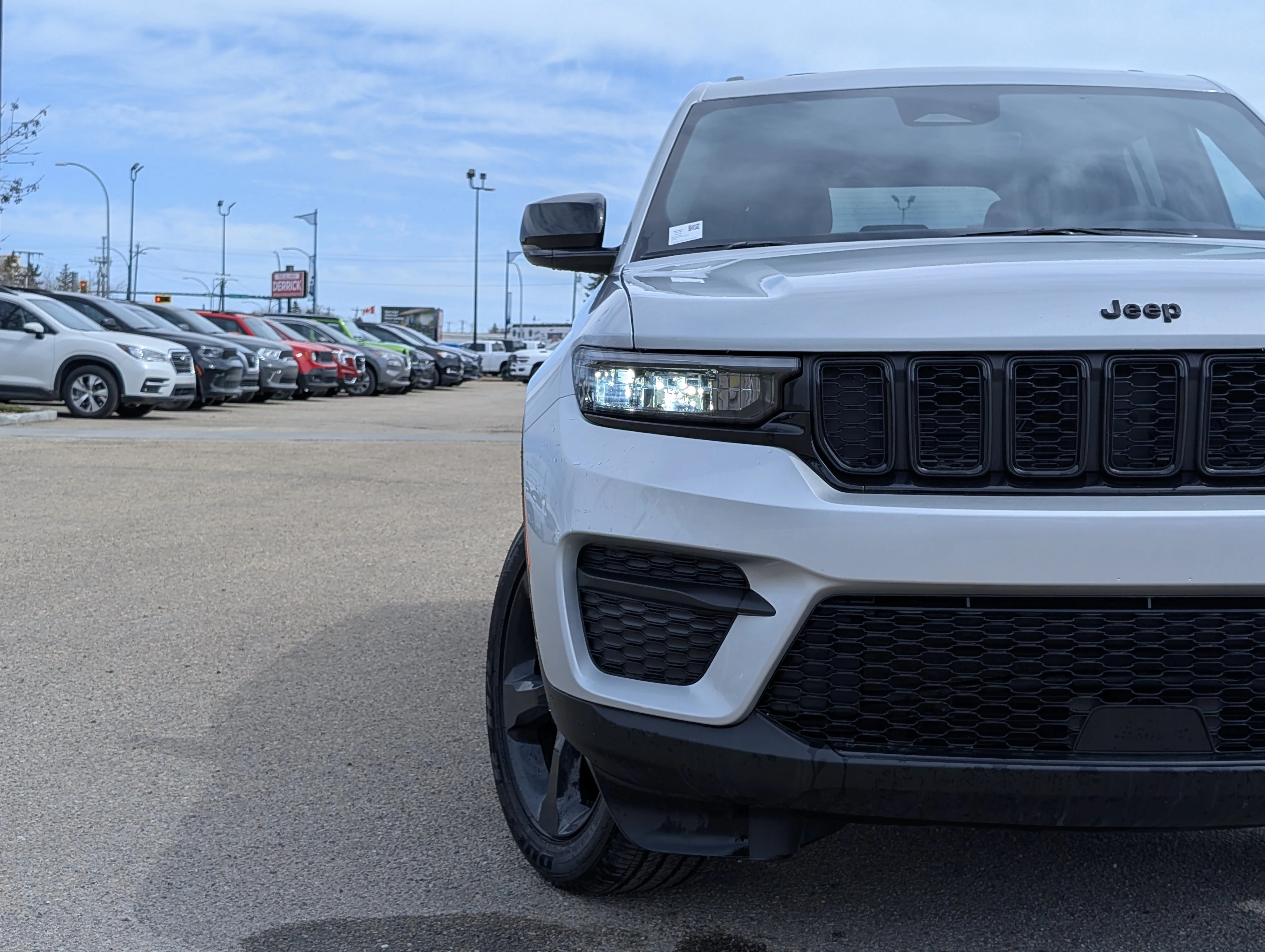 New 2025 Silver Zynith Jeep Altitude image 11
