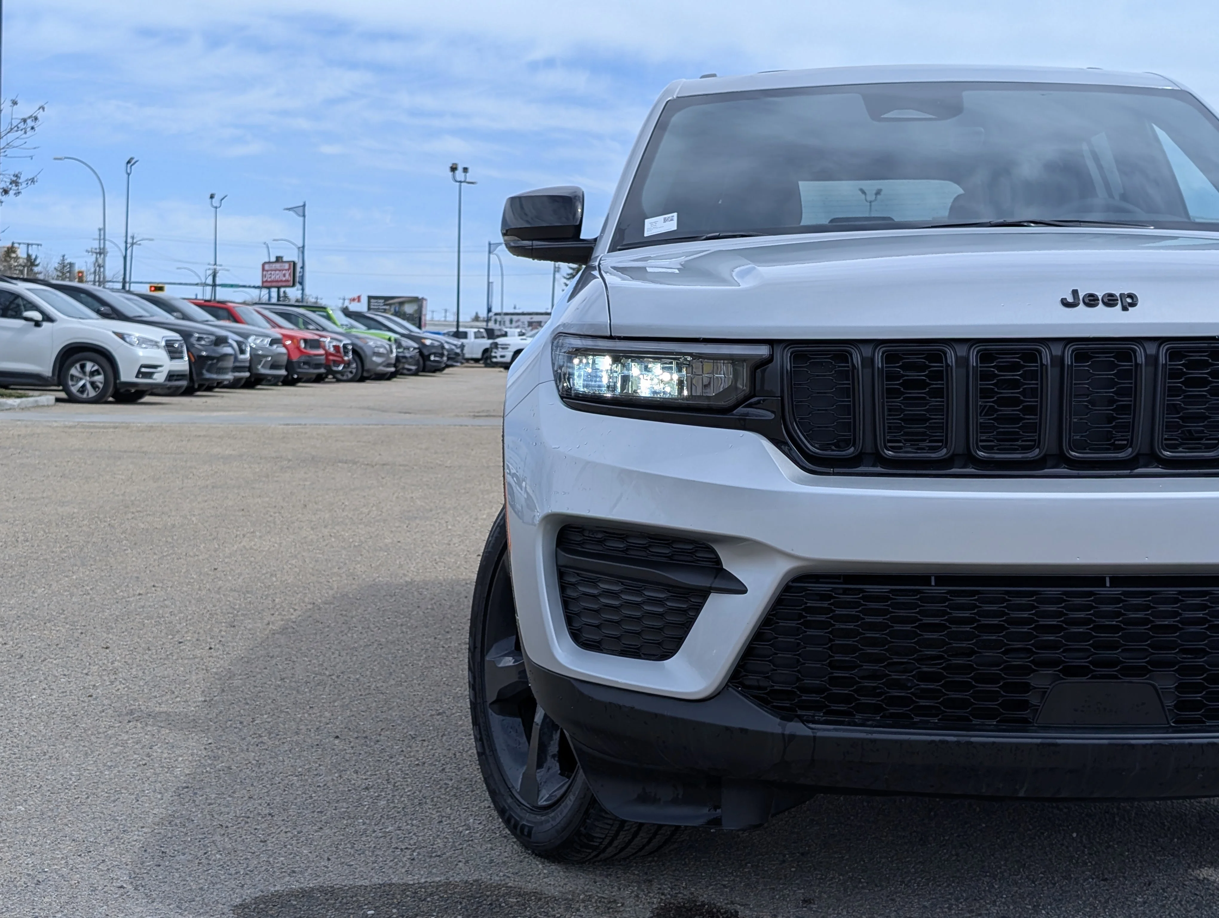 New 2025 Silver Zynith Jeep Altitude image 11