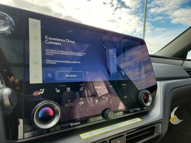 New 2026 Matador Red Mica Lexus PREMIUM image 18