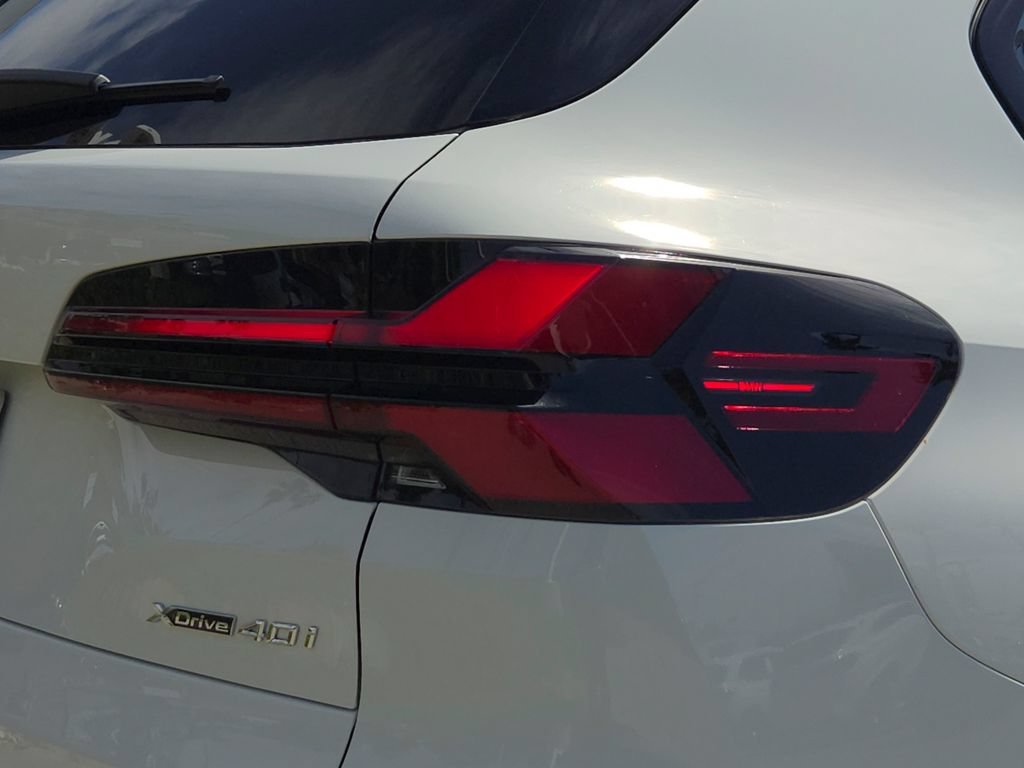 Used 2025 Alpine White BMW xDrive40i image 4