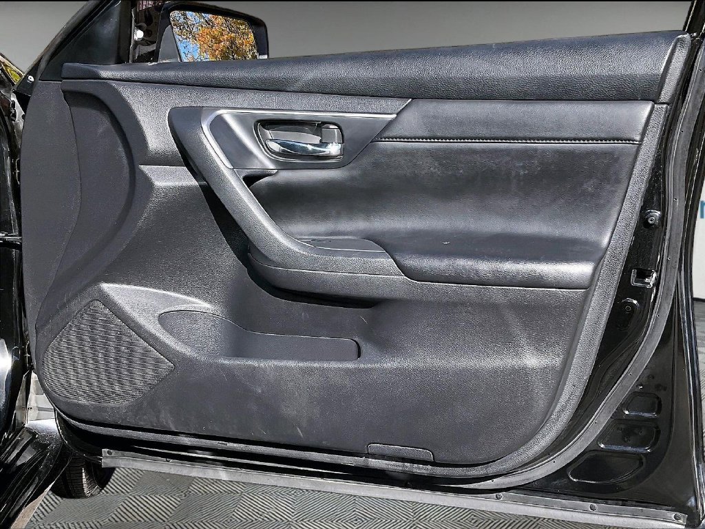 Used 2015 Black Nissan 2.5 S image 26