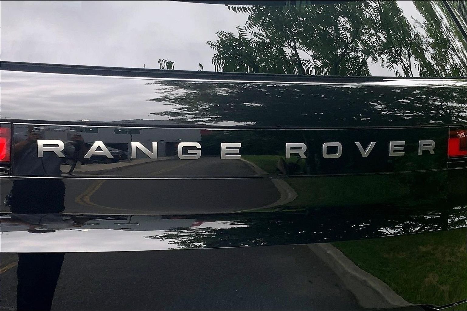Certified Used 2024 Santorini Black Metallic Land Rover SE image 9