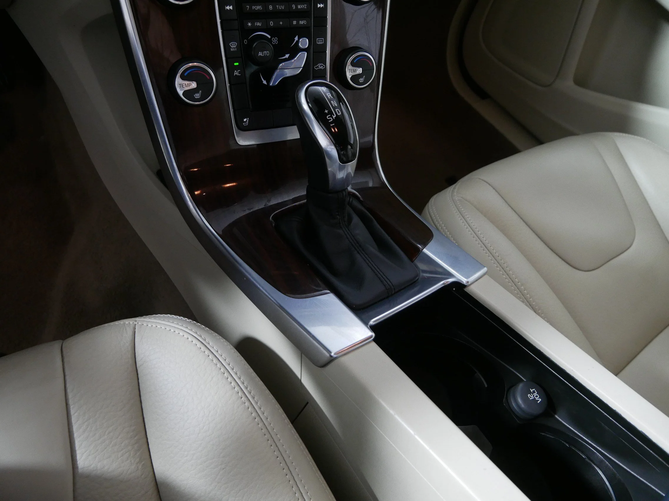 Used 2014 Seashell Metallic Volvo T5 image 24