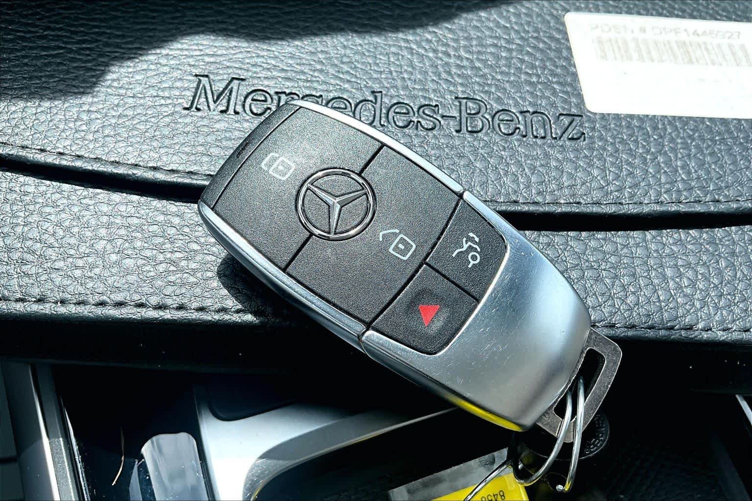 Used 2025 Polar White Mercedes-Benz GLB 250 image 15