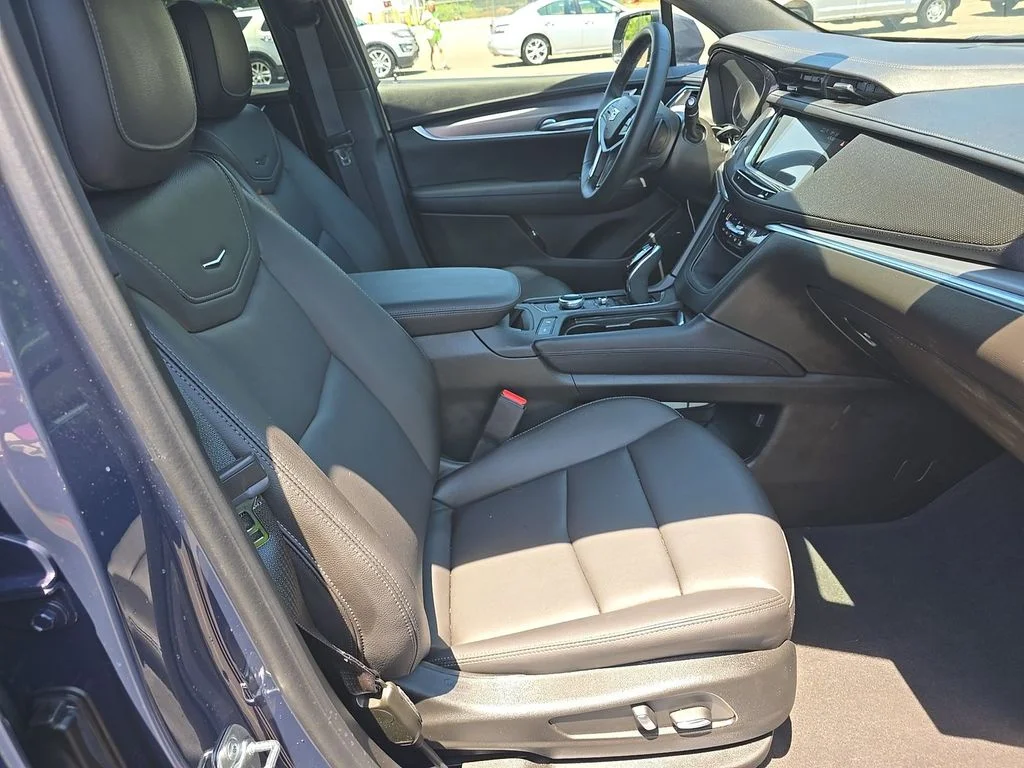 Used 2025 Black Cadillac Luxury image 5