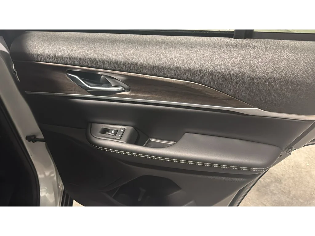 New 2026 Silver Zynith Exterior Paint Jeep Laredo Altitude image 32