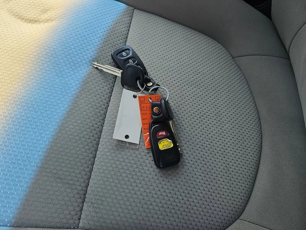 Used 2013 Black Kia EX image 30