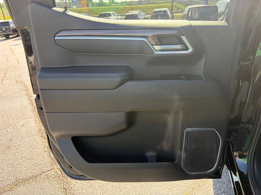 Used 2025 Black Chevrolet LT image 21