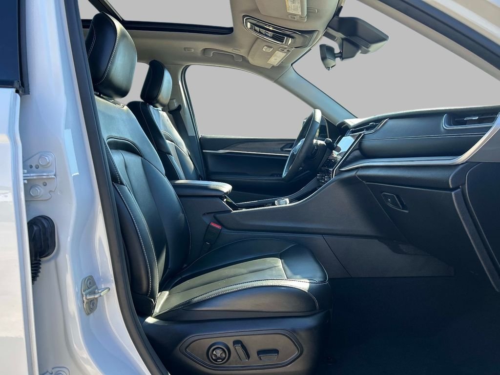 Used 2023 White Jeep Limited image 20