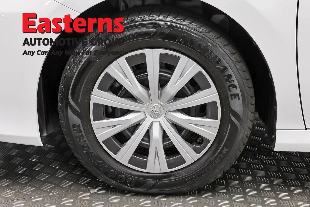 Used 2023 White Toyota LE image 28