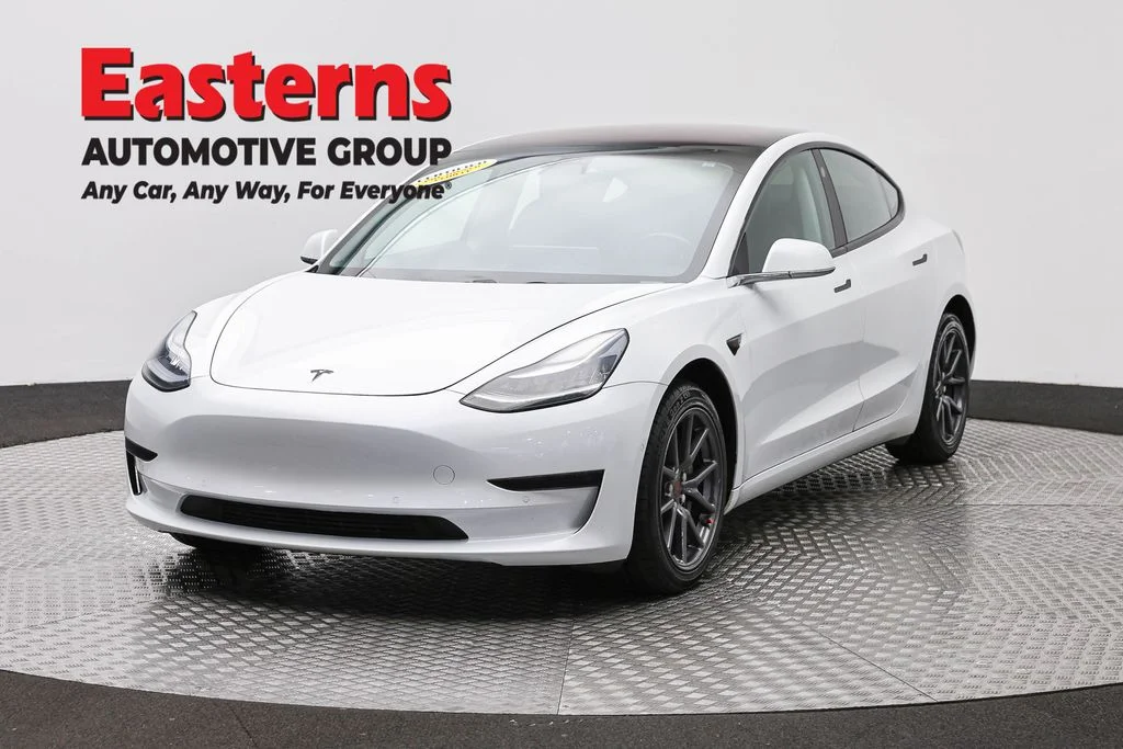 Used 2018 White Tesla Long Range image 1