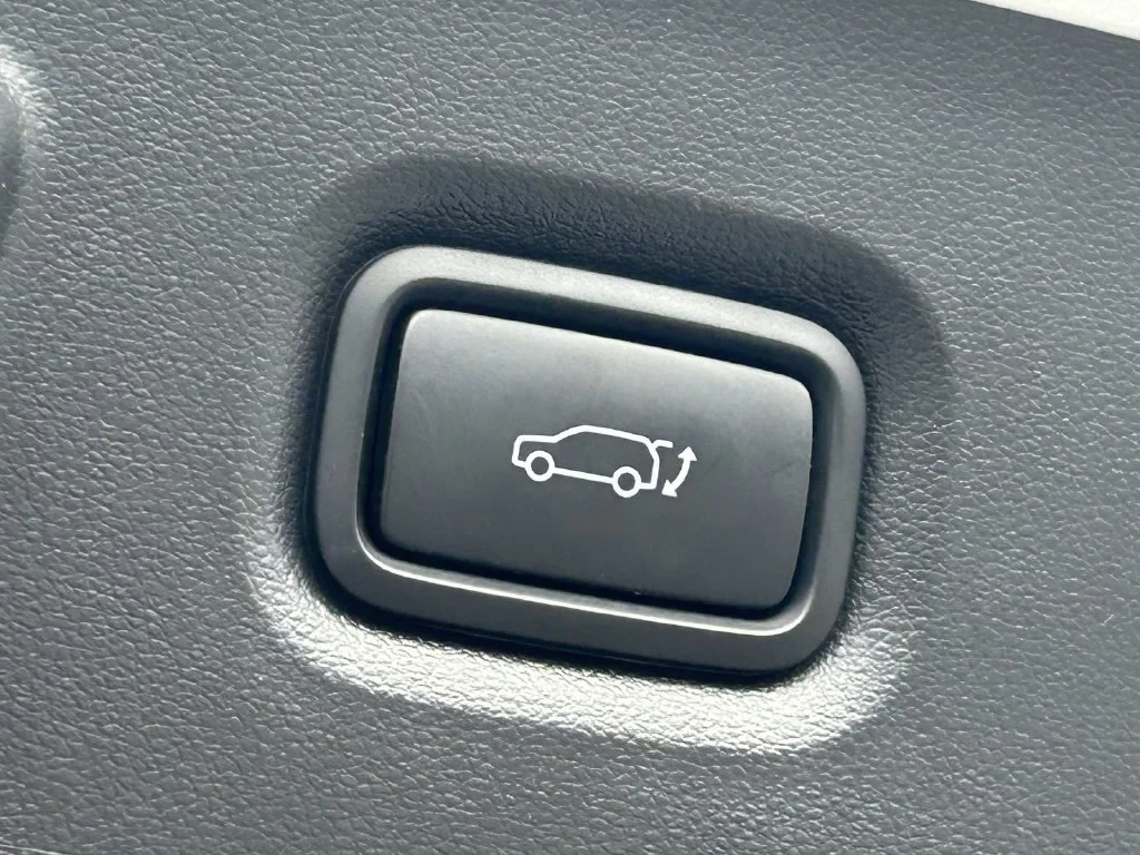 Used 2024 White Hyundai SEL image 13