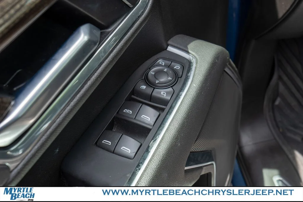 Used 2025 Lakeshore Blue Chevrolet LT image 16