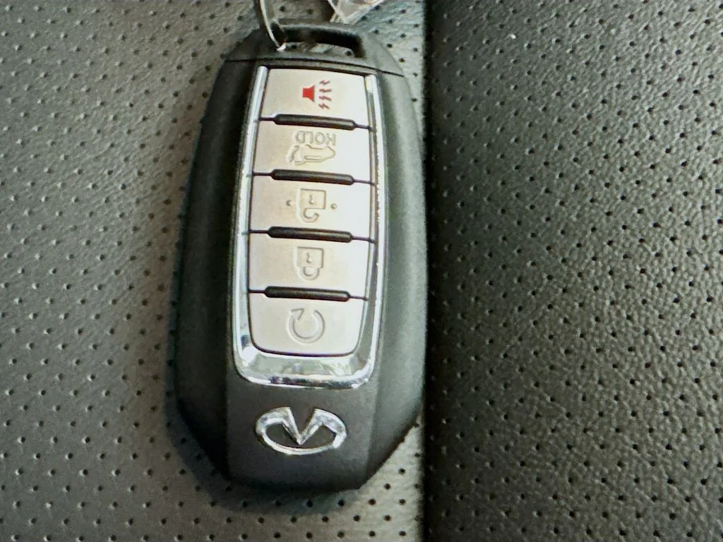 Certified Used 2023 White INFINITI LUXE image 37