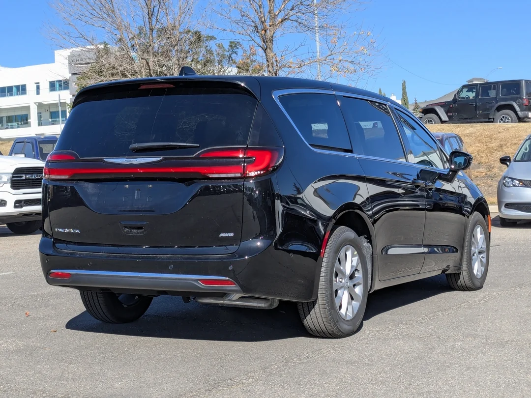New 2026 Black Chrysler Select - - AWD - Rear DVD - 360 Degree Camera - Power Sliding Doors & More! image 8