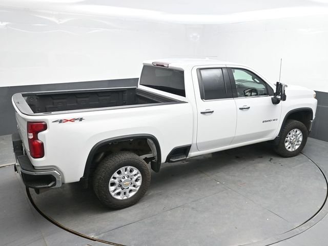 Used 2022 White Chevrolet LTZ image 32