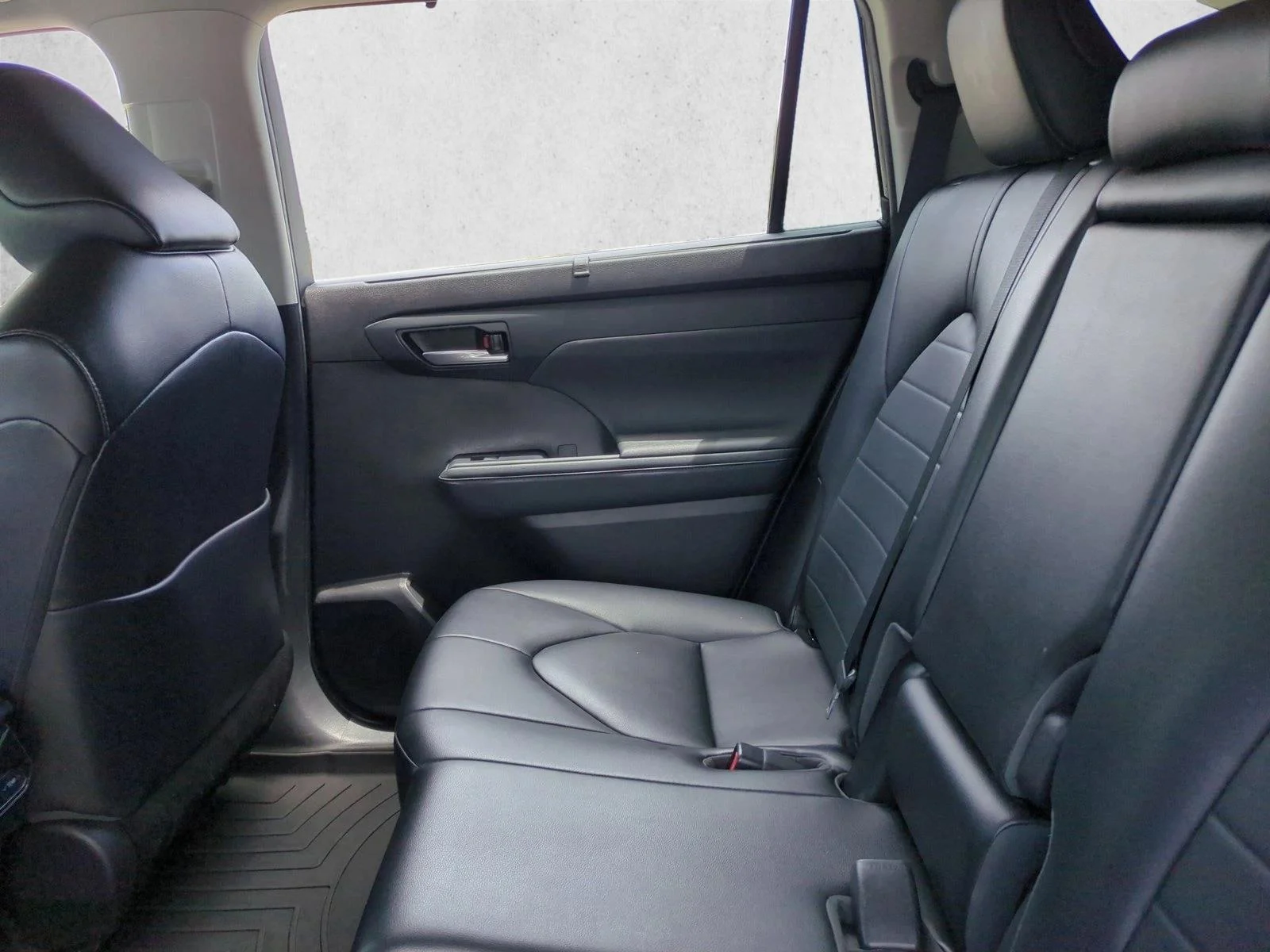 Used 2023 Midnight Black Metallic Toyota XLE image 18