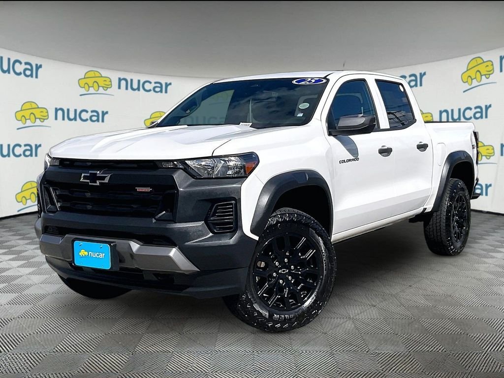 Used 2025 White Chevrolet Trail Boss image 3