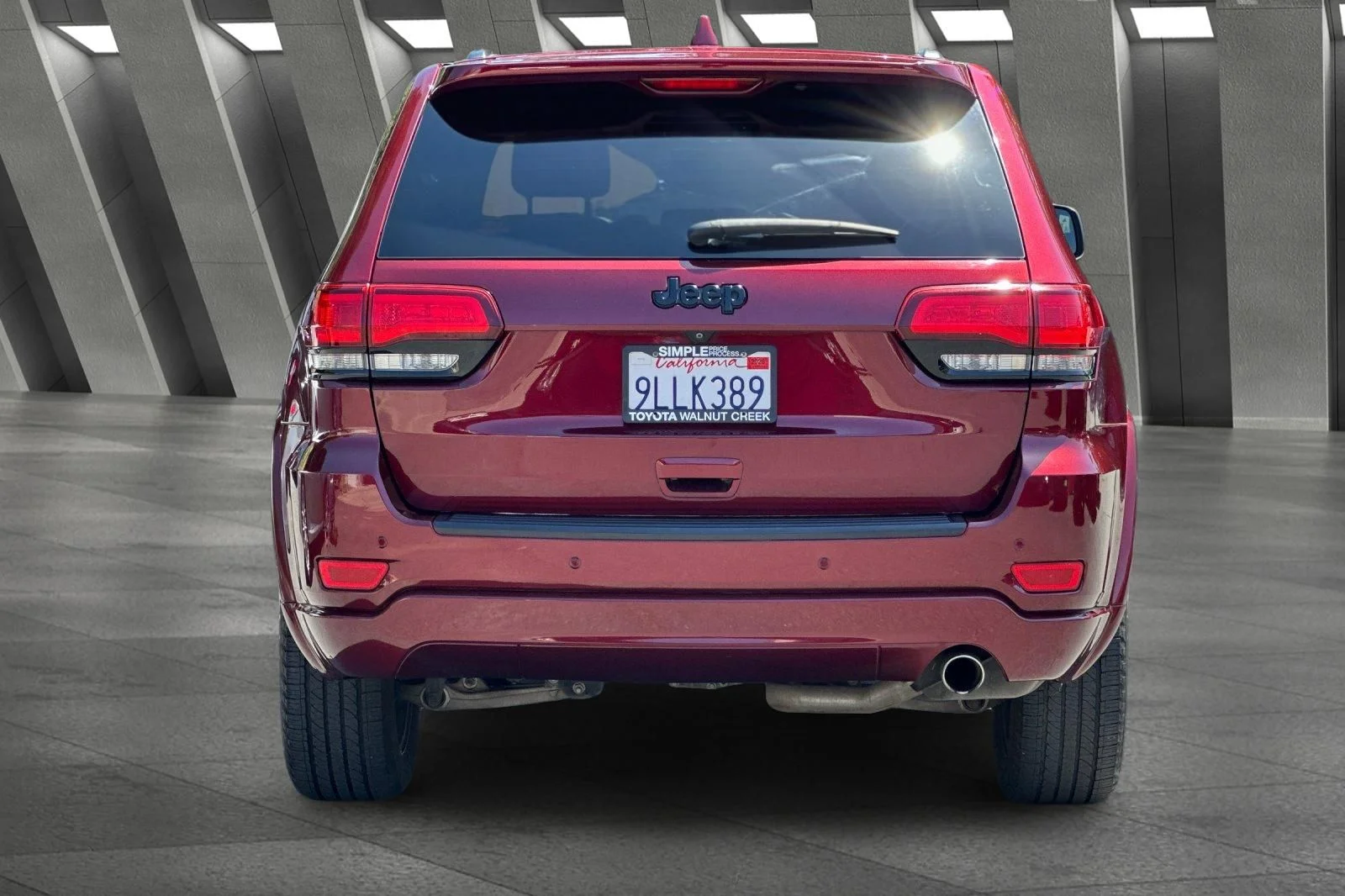 Used 2019 Red Jeep Altitude image 11