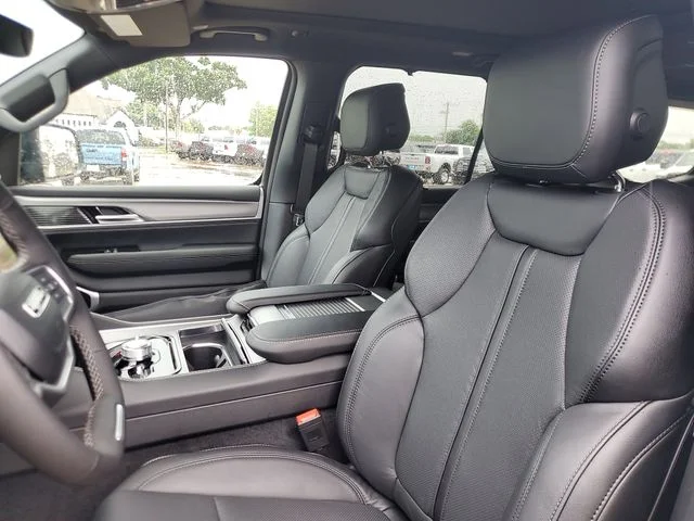 New 2026 Steel Blue Exterior Paint Jeep Limited Reserve image 16