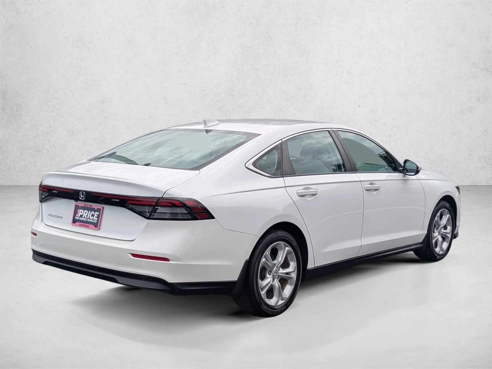 Used 2023 Platinum White Pearl Honda LX image 5