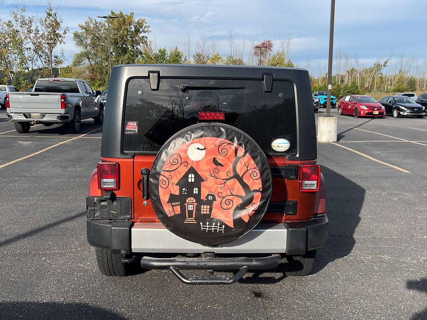 Used 2014 Copperhead Pearlcoat Jeep Sahara image 3