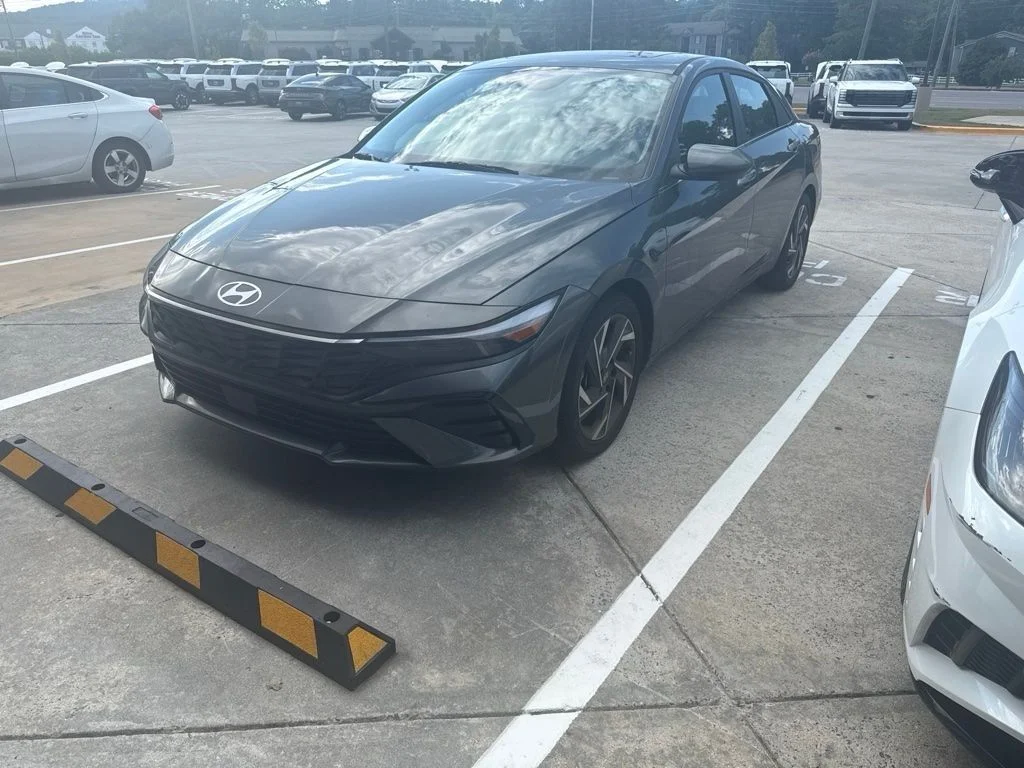 Certified Used 2025 Gray Hyundai SEL Convenience image 3