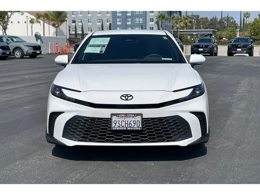 Used 2025 Ice Cap Toyota SE image 10