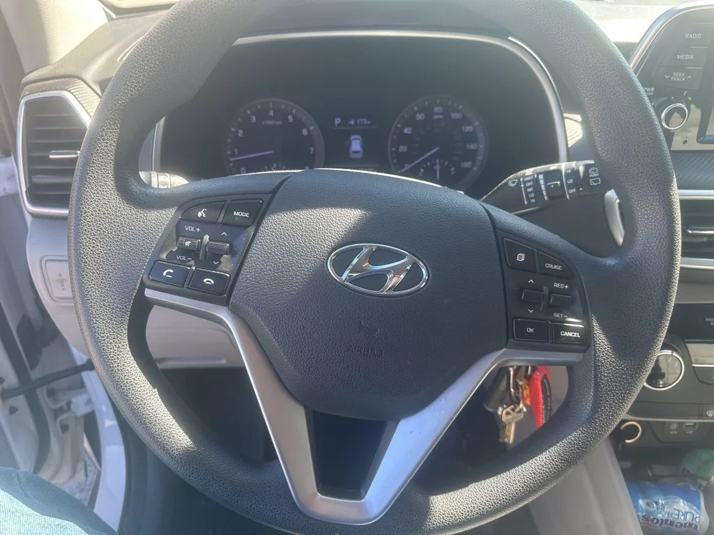 Used 2019 White Hyundai SE image 5
