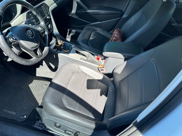 Used 2020 White Volkswagen 2.0T SE image 4