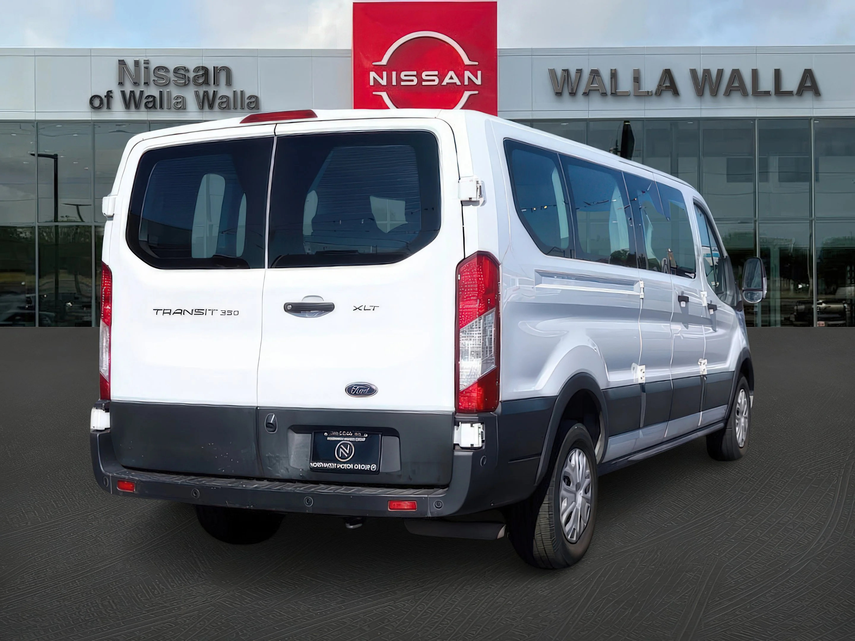 2021 Ford Transit Passenger Van XLT - Photo 6