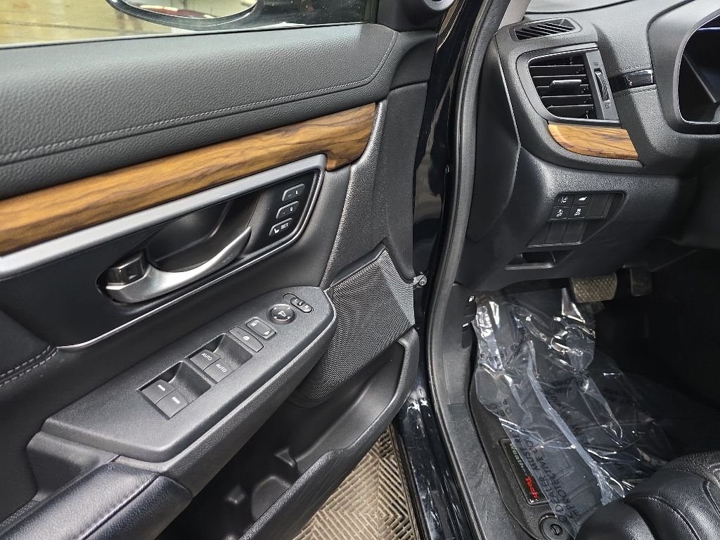 Used 2018 Crystal Black Pearl Honda Touring image 28