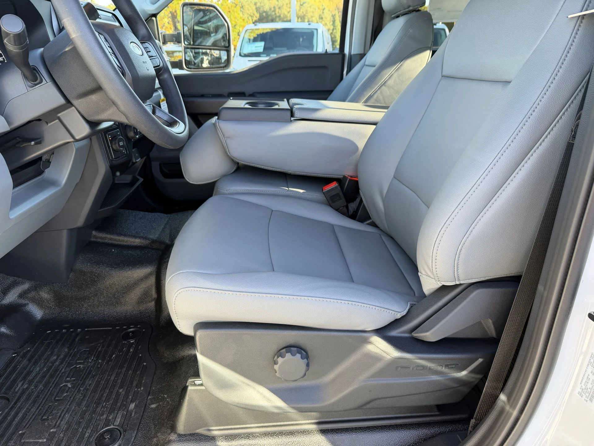 New 2026 Oxford White Ford F-450® XL image 18